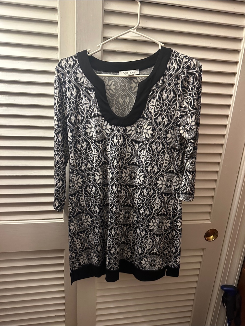 White House Black Market Black & White Patterned Scoop Neck Tunic